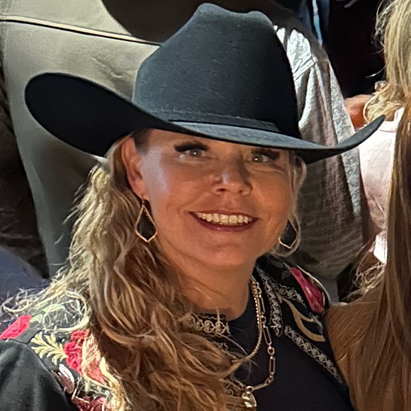 Meet your Posher, Samantha - Picture 2 of 2